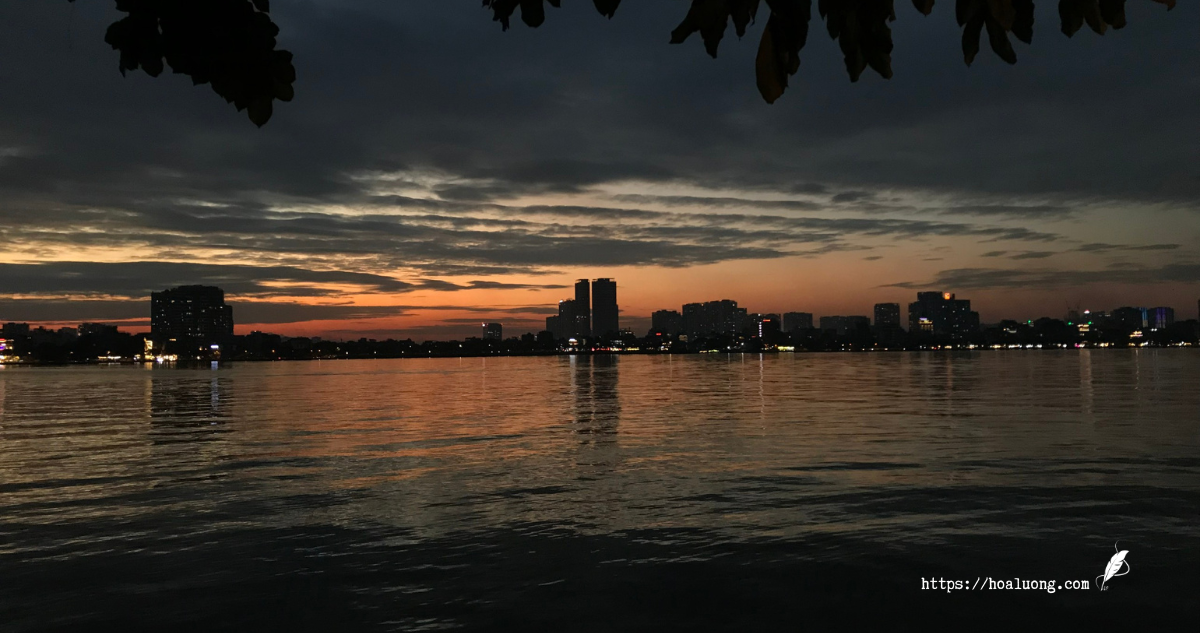 phố xưa vang tiếng gót giày